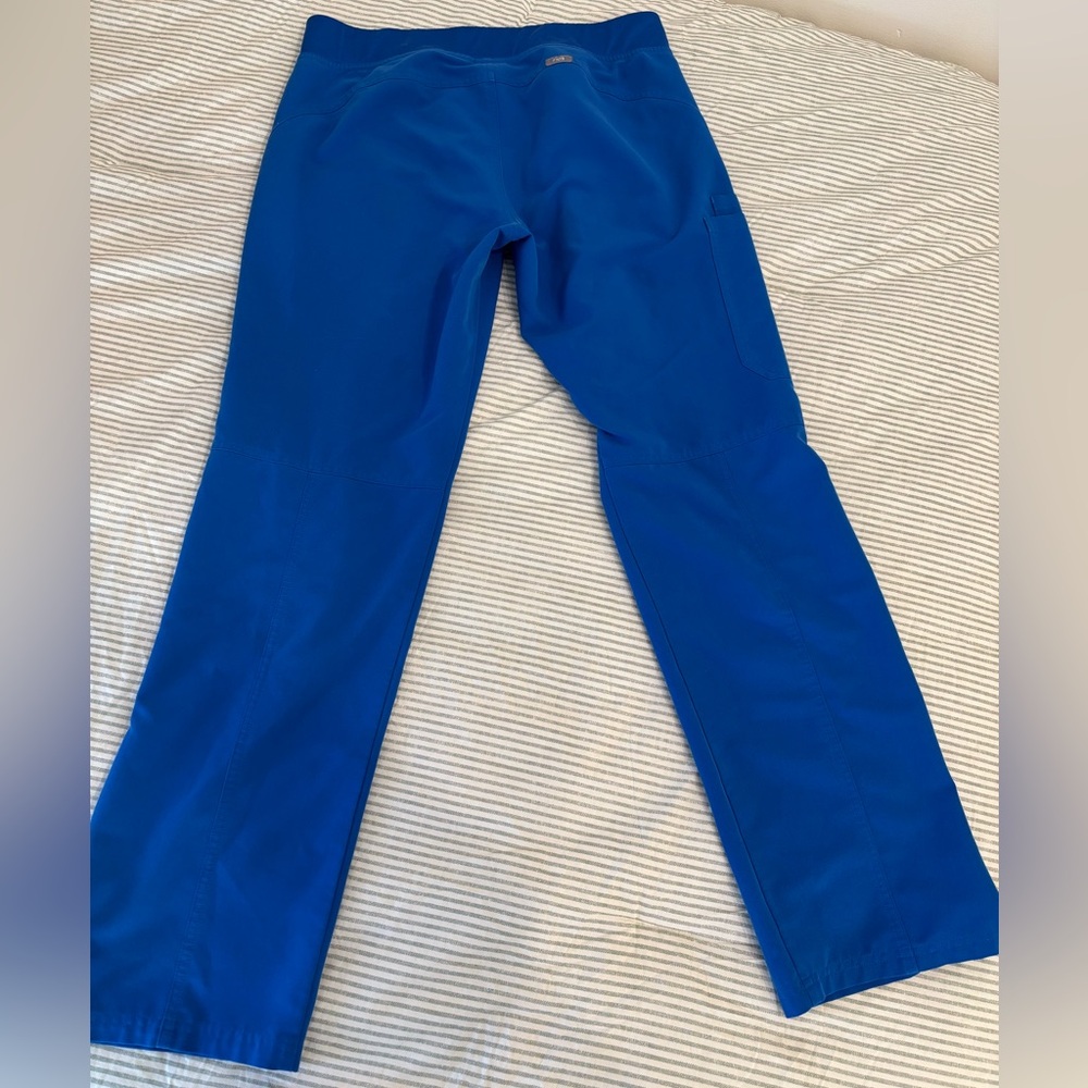 Figs Kade Cargo Scrub Pant
Royal Blue - Picture 4 of 16
